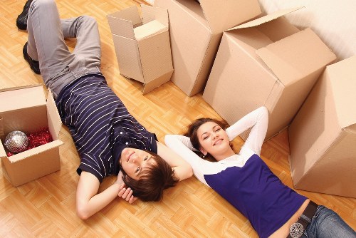 Flat and maisonette moving van support in East London